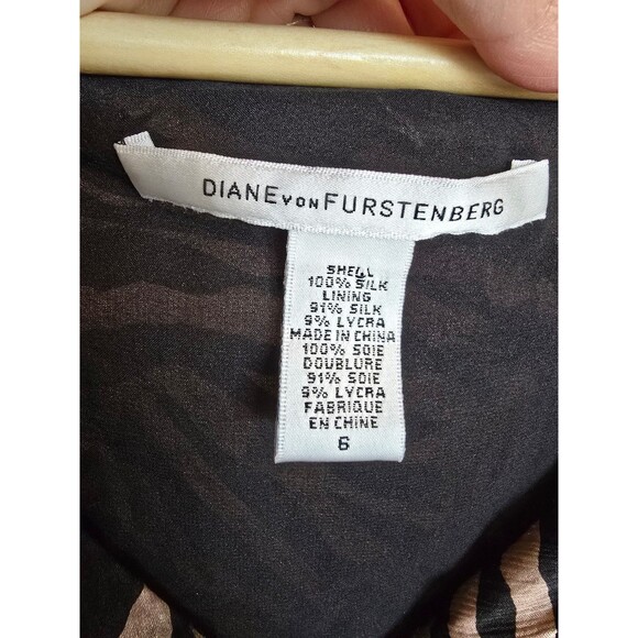 Diane Von Furstenberg 100% silk short sleeve v neck top size 6 - Picture 6 of 6